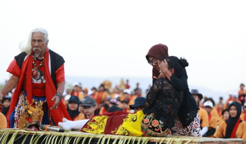 Sarat Tradisi, 1.350 Penari Lakukan Ritual Sehari Sebelum Tampil di Gandrung Sewu