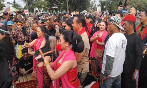 Andika Perkasa Janji Akan Kembangkan Potensi Ebeg di Cilacap Apabila Terpilih jadi Gubernur