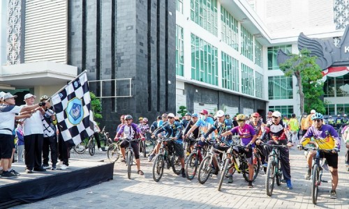 Ratusan ASN Pemkab Lamongan Ikut Gowes Bareng Meriahkan HUT ke-53 Korpri