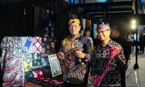 Ekspos Potensi Batik Lamongan Melalui Oktoberbatik 2024