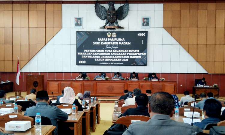 Sidang Paripurna DPRD Kabupaten Madiun, Pj Bupati Sampaikan Nota Keuangan RAPBD 2025