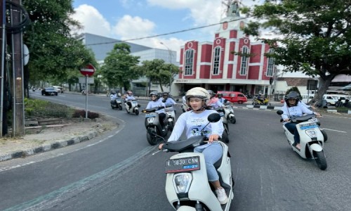 Tips Cerdas Berkendara Cari Aman di Jalan dengan Sepeda Motor Listrik