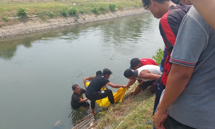 Hilang Seharian, Jasad Bocah Wanita Ditemukan Mengambang di Sungai Perak Jombang