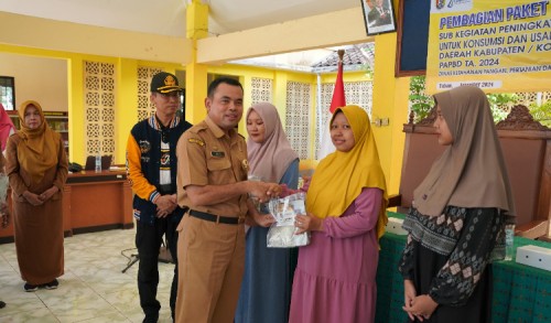 DKP2P Tuban Salurkan Paket Gemarikan untuk Tekan Angka Stunting 