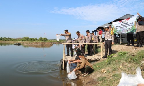 Polresta Cilacap Tabur 7.500 Benih Ikan Mujair Dukung Program Asta Cita 