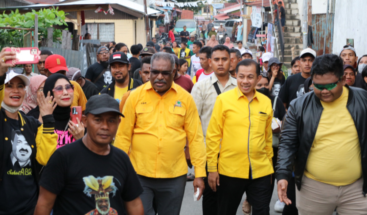 Rela Jalan Kaki Berjam-jam demi Sapa Warga Tanah Hitam, Warga: ABR-Harus Sejatinya Pelayan Masyarakat