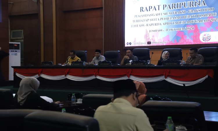 Rapat Paripurna DPRD Jombang, Bahas Pandangan Umum Fraksi Soal R-APBD 2025