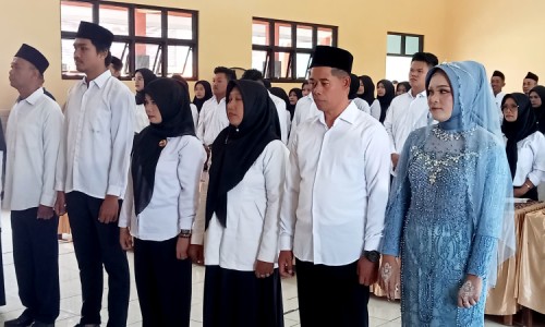 Di Tengah Resepsi Nikah Anggota KPPS di Banyumas Ikut Pelantikan, Masih Pakai Gaun Pengantin