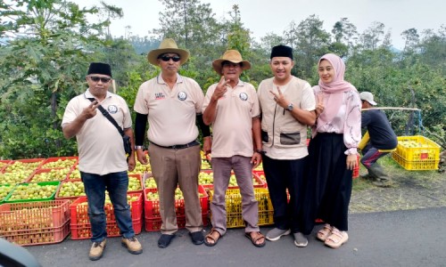 Cabup Pasuruan Mas Rusdi Kunjungi Petani Apel di Kecamatan Tutur