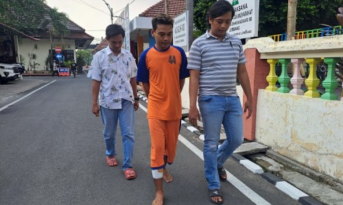 Polisi Ungkap Kasus Perampokan di Waralaba Citra Raya Jombang, Satu Pelaku Ditembak