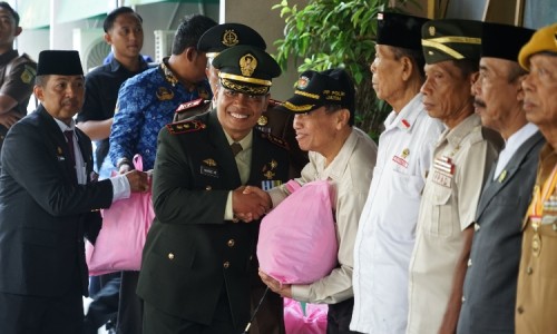 Amanat Menteri Sosial Dibacakan pada Peringatan Hari Pahlawan di Pemkab Bangkalan