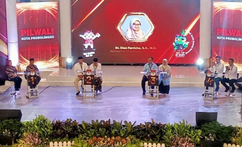 Debat Kesatu Pilwali Kota Probolinggo, Paslon Dokter Aminuddin-Ina Buchori Banjir Dukungan di Komentar Live Streaming