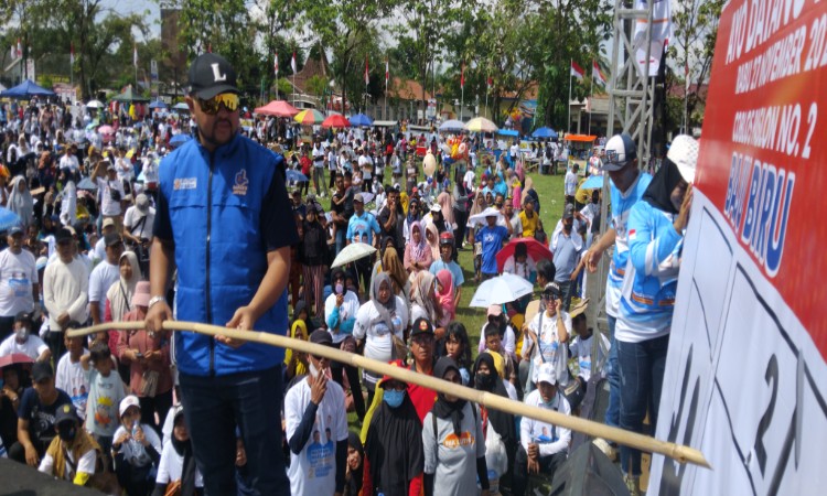 Senam Sehat bareng Ribuan Warga, Korkab Pemenangan Ahmad Luthfi-Taj Yasin Cilacap Ajak Dukung di Pilkada