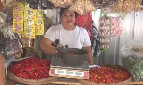 Dampak Cuaca, Harga Tomat dan Bawang Merah di Pasar Legi Jombang Merangkak Naik