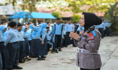 Satlantas Polres Kotabaru Beri Sosialisasi Tata Tertib di Jalan Raya kepada Pelajar SMP