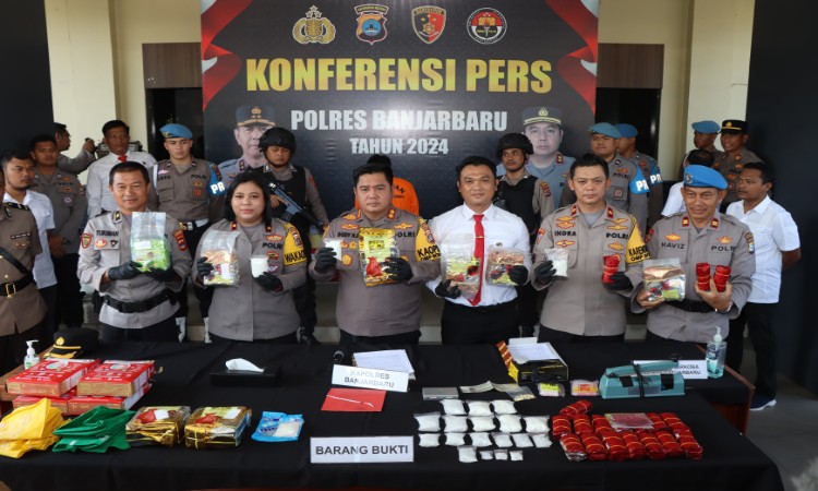 Tangkap Pengedar Narkoba Lintas Provinsi, Polres Banjarbaru Amankan 9,6 Kg Sabu dan Ribuan Ekstasi 