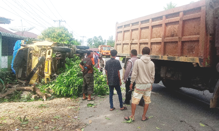 Truk Pengangkut Karyawan PT. Horizon Terbalik di Lopian Tapteng, Puluhan Korban Dilarikan ke Rumah Sakit