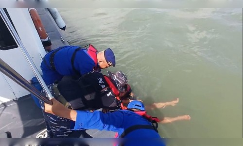 Latih Ketangkasan Personel, Tim Gabungan Rescue Karimun Selamatkan Korban Jatuh dari Kapal