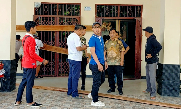 Tak Sejalan dengan Ketua, Fraksi Gerindra Protes dan Blokir Pintu Utama Kantor DPRD Sibolga