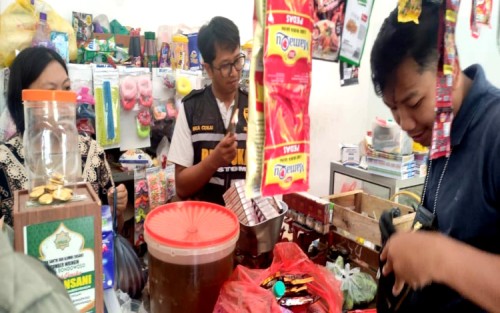 Satpol PP Bondowoso Tegaskan, Pentingnya Kesadaran Para Pedagang Dampak Buruk Rokok Ilegal