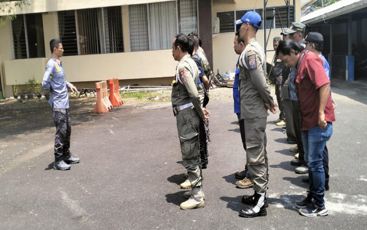 Satpol PP Bondowoso Sebut Rokok Ilegal Rugikan Buruh Pabrik Rokok Legal