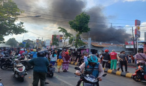 KDS Mall Situbondo Terbakar, Jalur Pantura Surabaya-Bali Macet