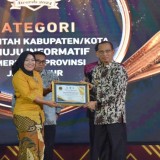 Pemkab Tuban Raih Penghargaan Badan Publik Menuju Informatif di Ajang KI Award 2024   