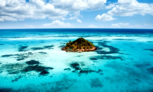 Mandalika, Pulau Indah di Laut Jawa yang Masih Perawan dan Layak untuk Dikunjungi Wisatawan