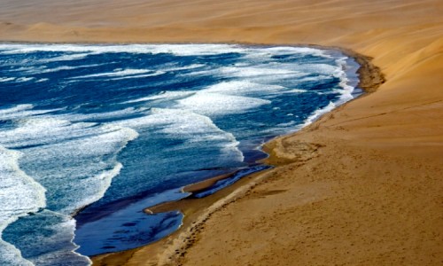 Tulamben Beach Desert: Keindahan Gurun Pasir Tropis yang Menyatu dengan Suara Ombak Laut Bali