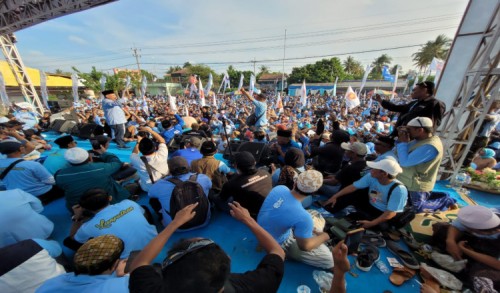 Lautan Manusia Padati Kampanye Akbar Karna Suswandi-Khorani di Lapangan Taman Lanceng