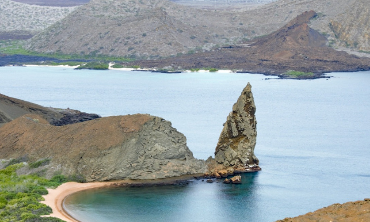 Pulau Lombok: Keindahan Alam yang Siap Memanjakan Anda dengan Pesona Laut dan Gunung