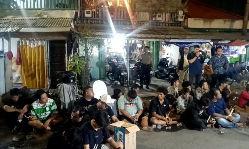 Polda Jatim Gerebek Kampung Narkoba di Jalan Kunti, Tangkap 25 Tersangka