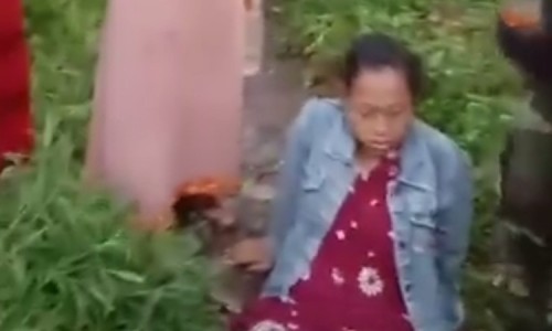 Seorang Ibu di Jember Melahirkan Anaknya di Tengah Kebun