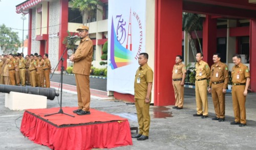 Hari Pertama Kerja Usai Cuti Kampanye, Bupati Fauzi Minta ASN Jadi Teladan Disiplin Buang Sampah