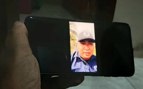 Beredar di Medsos Video Diduga PPS Solor Gunakan Topi Relawan Salah Satu Paslon Pilkada Bondowoso