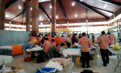 Rangkaian HUT ke-53 Korpri, Ratusan Anak di Kabupaten Tegal Ikuti Sunatan Massal 