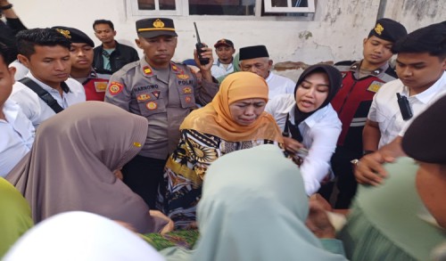 Mendengar Saksi Paslon 02 Meninggal, Khofifah Bertolak ke Situbondo untuk Takziah