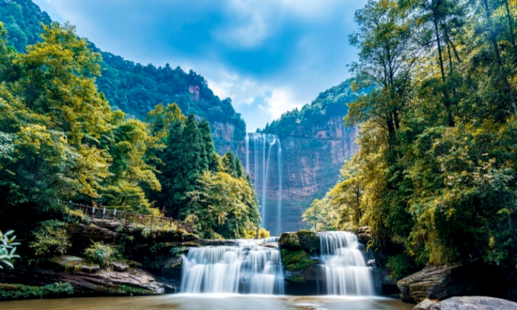 Wisata Air Terjun Tersembunyi di Indonesia yang Menakjubkan dan Patut Dikunjungi