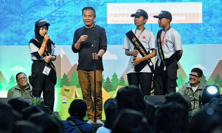 Bey Machmudin Lantik 272 Pelajar Jadi Duta Integritas Jabar, KPK Bilang Begini