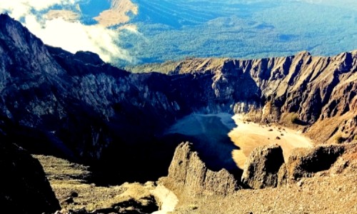 Eksotisme Kawah Wurung: Padang Savana Cantik di Bondowoso yang Wajib Dikunjungi  