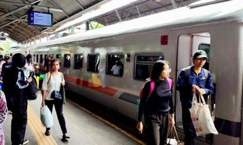 Kereta Api Airlangga: Transportasi Andalan Liburan Nataru 2024/2025