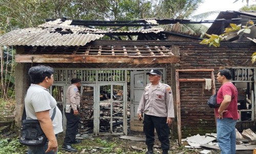 Diduga Arus Pendek Listrik, Dua Rumah Warga di Cilacap Kebakaran