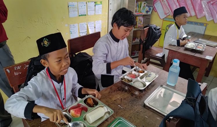 Akan Diimplementasikan pada Januari 2025 di Semua Sekolah, Banyuwangi Kembali Uji Coba Makan Bergizi Gratis 