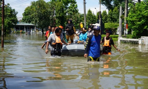 BPBD Jombang Pastikan Kebutuhan Dasar Warga Terdampak Banjir di Kesamben Tercukupi