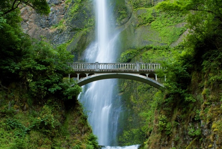 Air Terjun Sedudo: Ikon Wisata Nganjuk yang Melegenda dengan Keindahan Alamnya