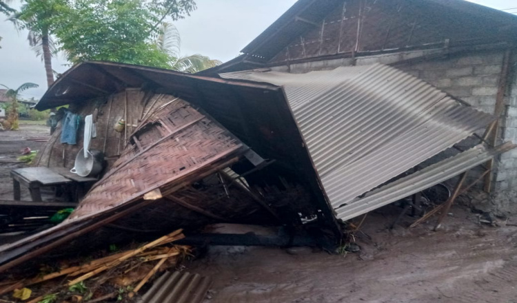 Banjir Bandang Terjang Situbondo, Lima Rumah Warga Desa Sumberwaru Rusak