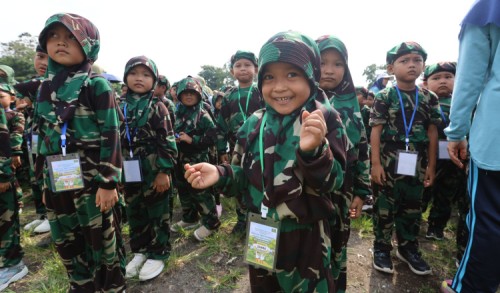 Keseruan Bupati Ipuk Senam Bareng Ribuan Siswa PAUD Banyuwangi