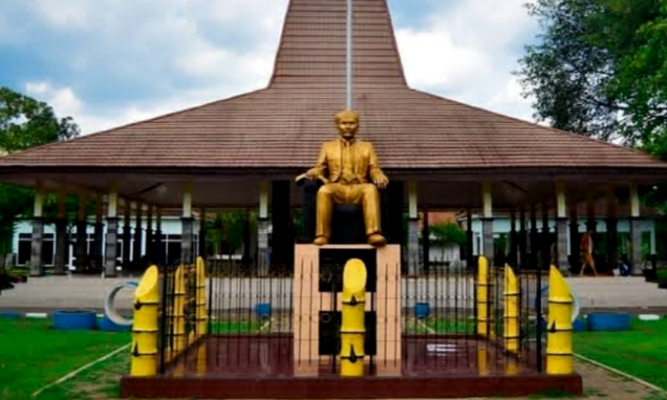 Monumen Dr Soetomo: Penghormatan Abadi untuk Sang Pahlawan Kesehatan dan Pendidikan Indonesia