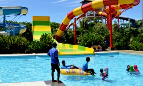 Waterboom Tirto Nirmolo: Tempat Bermain Air Seru untuk Keluarga di Ngawi