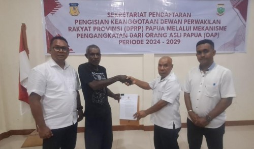 Belasan Orang Calon DPRP Dapil Keerom Mendaftar di Sekertariat Kesbangpol